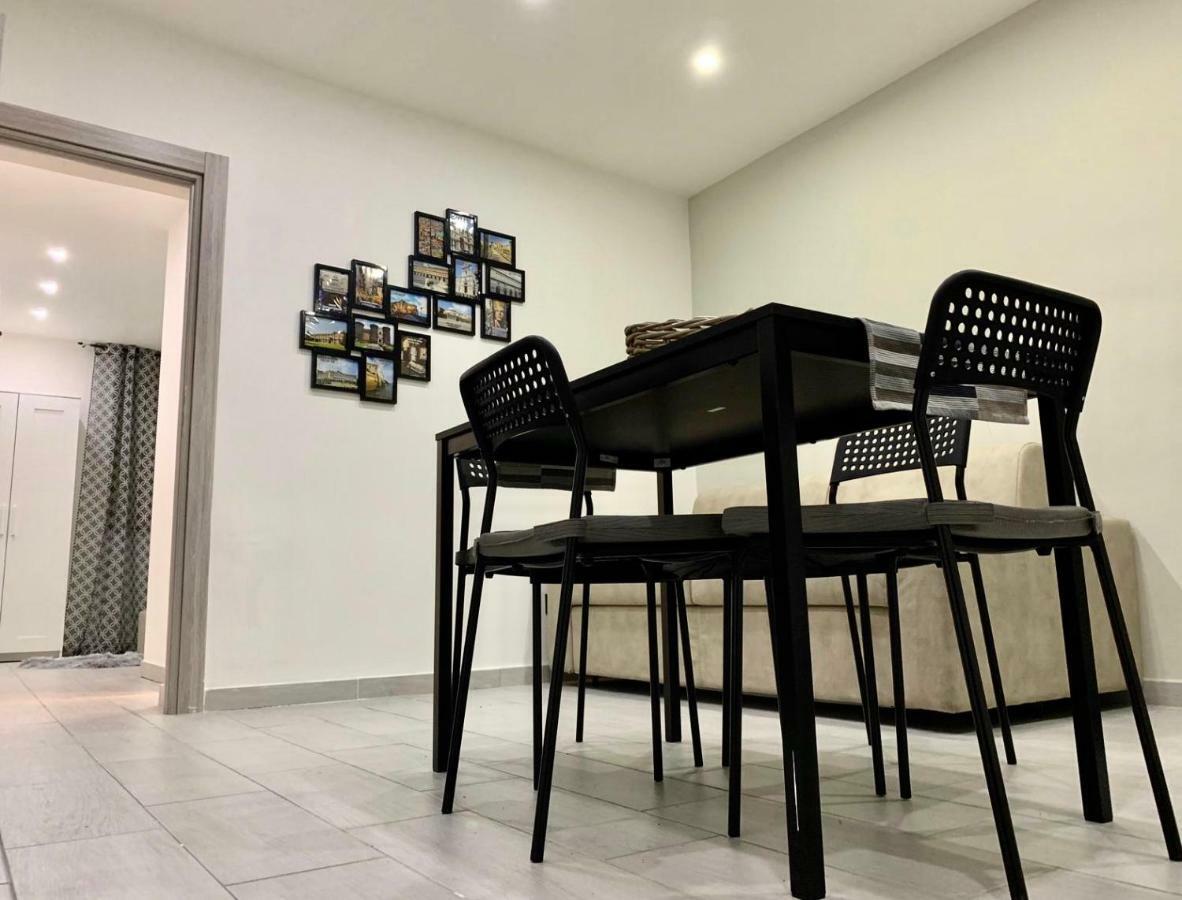 Apartamento Nel Cuore Di Napoli Exterior foto